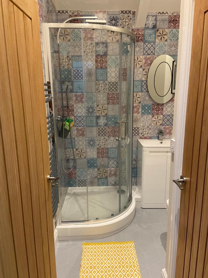 Stylish Tenby Apartment, Great Location, Parking エクステリア 写真